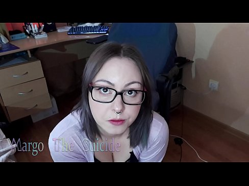 ❤️ Kynþokkafull stelpa með gleraugu sýgur dildó djúpt á myndavélinni Klám á is.rusanalog.ru